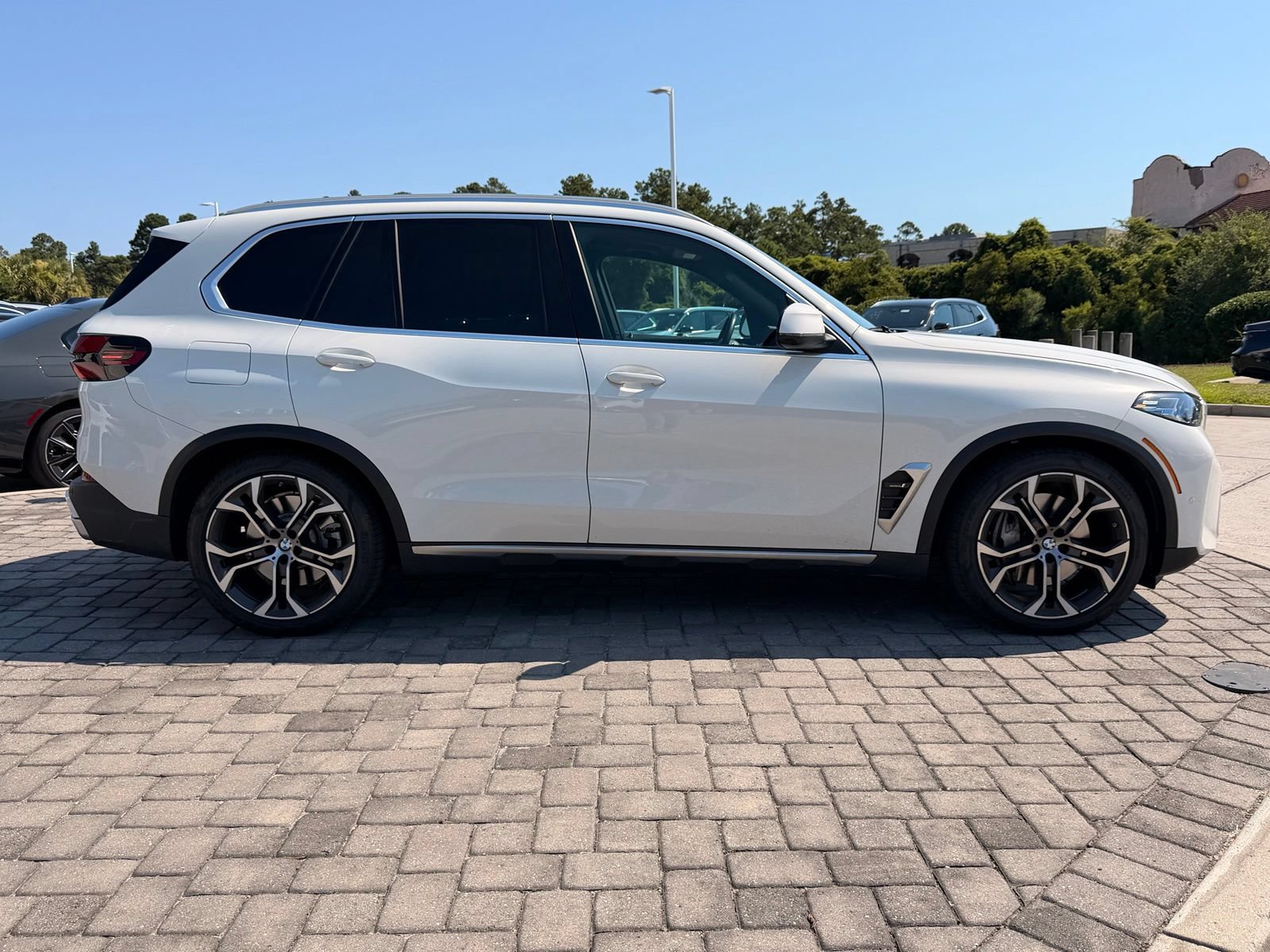 Used 2024 BMW X5 xDrive50e w/ Premium Package AWD/4WD image 8