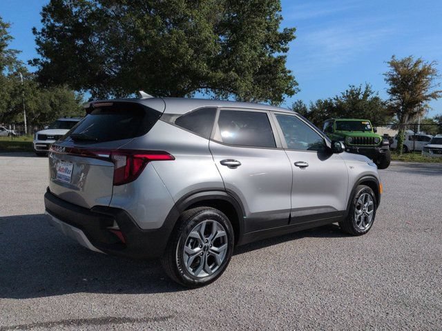 Used 2026 Kia Seltos LX FWD image 4
