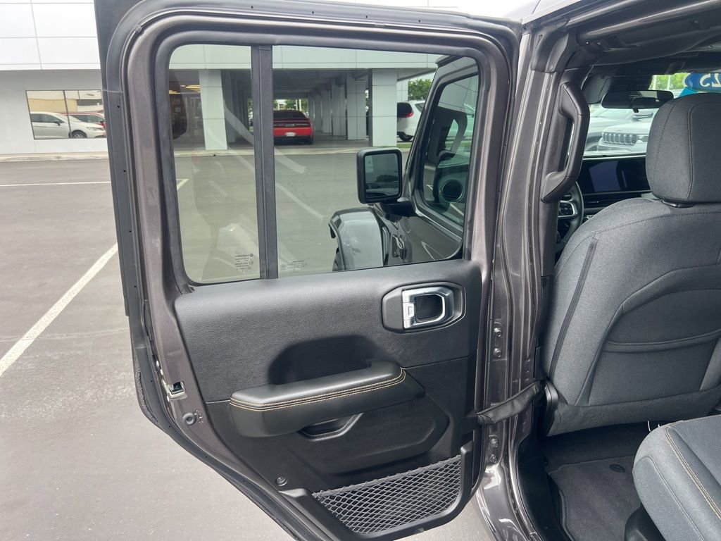 Used 2025 Jeep Wrangler Unlimited Sahara w/ Safety Group AWD/4WD image 27
