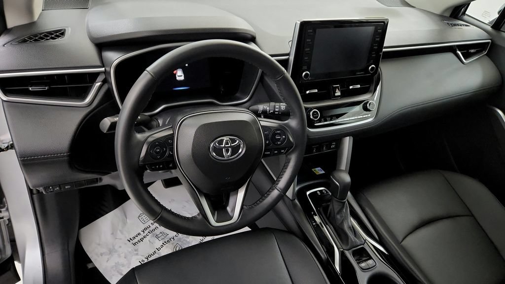 Used 2022 Toyota Corolla Cross XLE w/ Convenience Package AWD/4WD image 24
