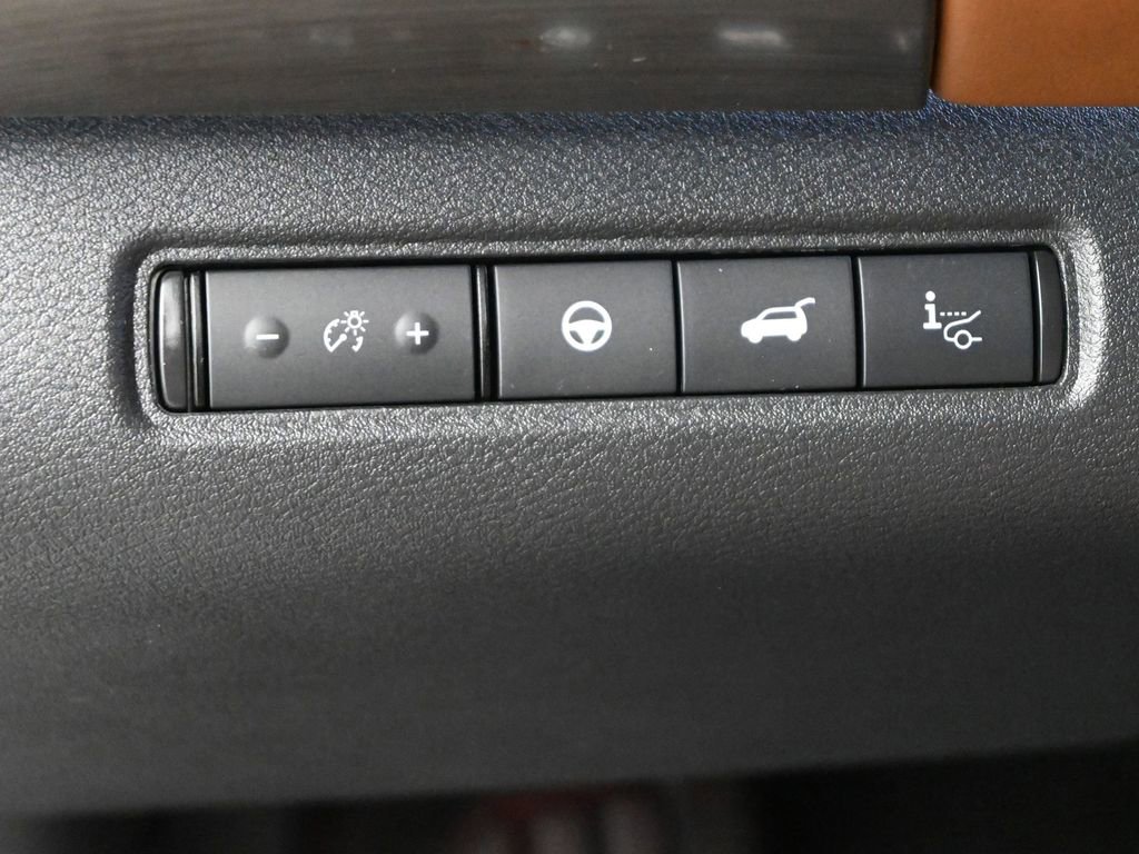 Used 2023 Nissan Pathfinder Platinum image 6