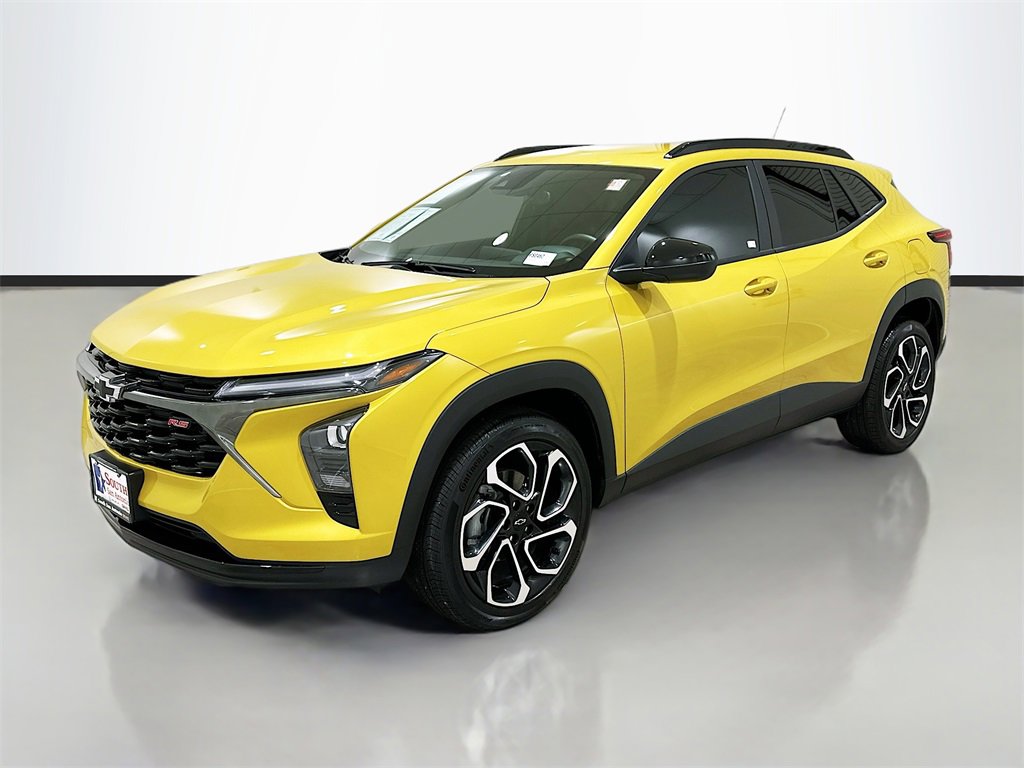 Used 2025 Chevrolet Trax RS w/ Driver Confidence Package image 2