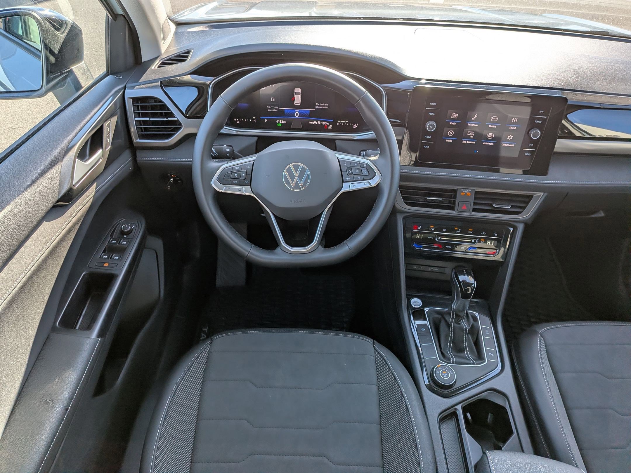 Used 2025 Volkswagen Taos SE image 30