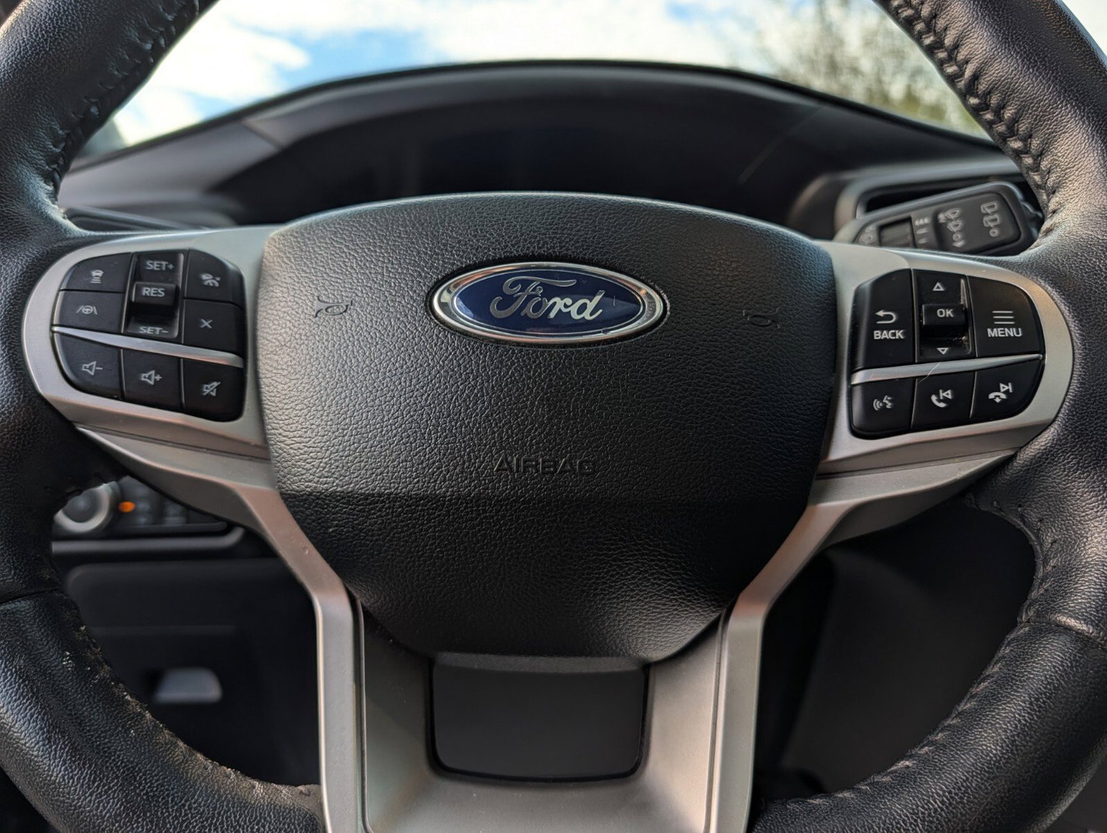 Used 2023 Ford Explorer XLT w/ Equipment Group 202A AWD/4WD image 35