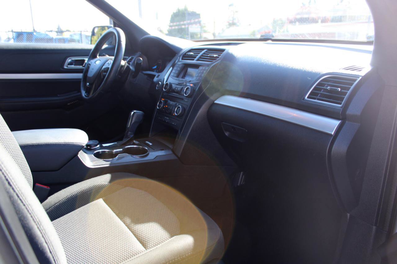 Used 2017 Ford Explorer XLT AWD/4WD image 16