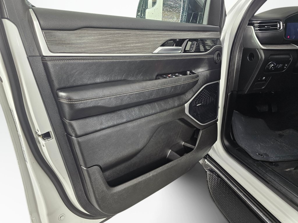 Used 2024 Jeep Wagoneer Series II AWD/4WD image 18