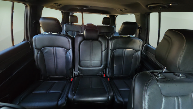 Used 2024 Jeep Wagoneer L Series II w/ Flexible Seating Group AWD/4WD image 13