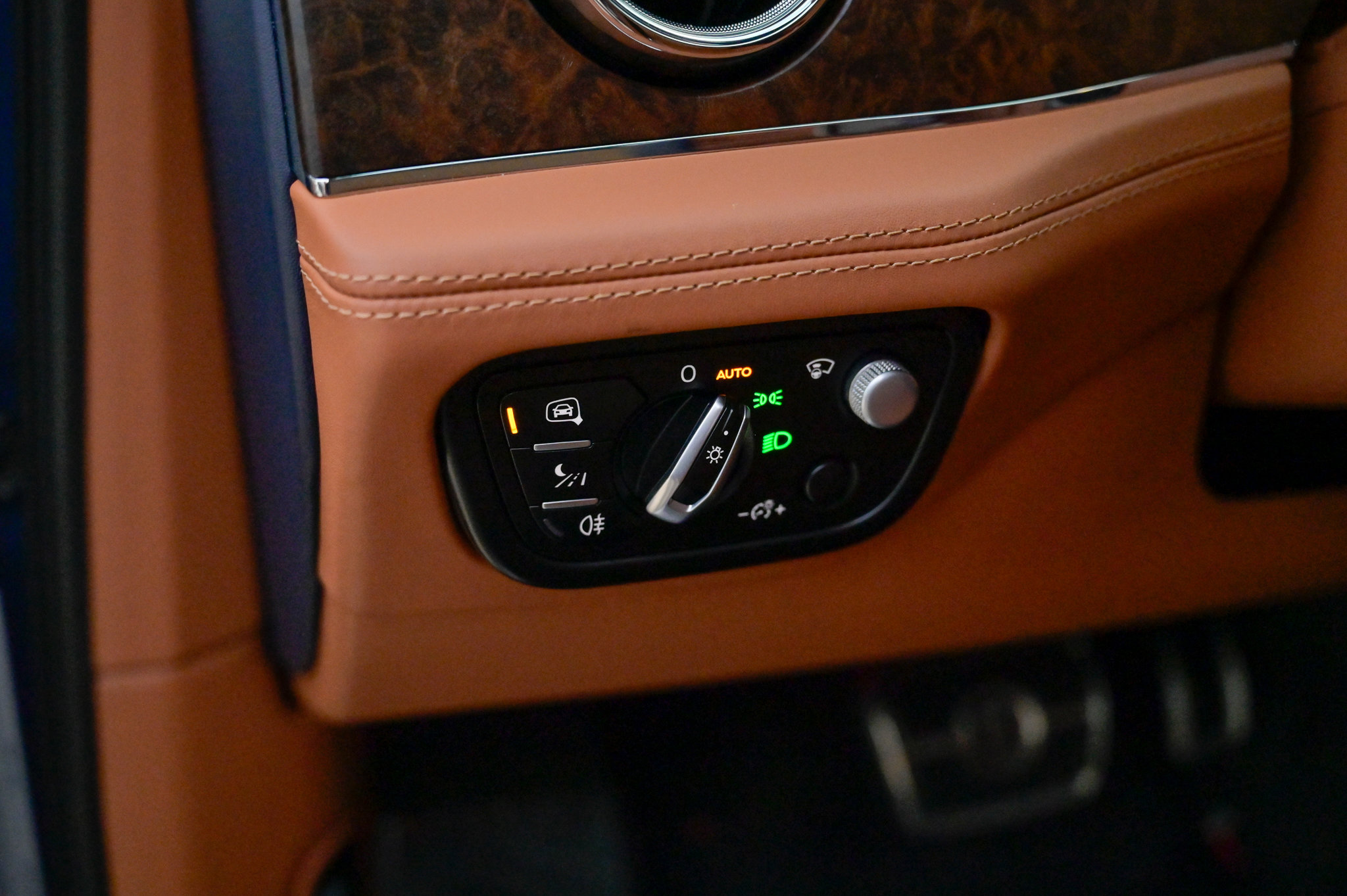 Used 2023 Bentley Bentayga image 22