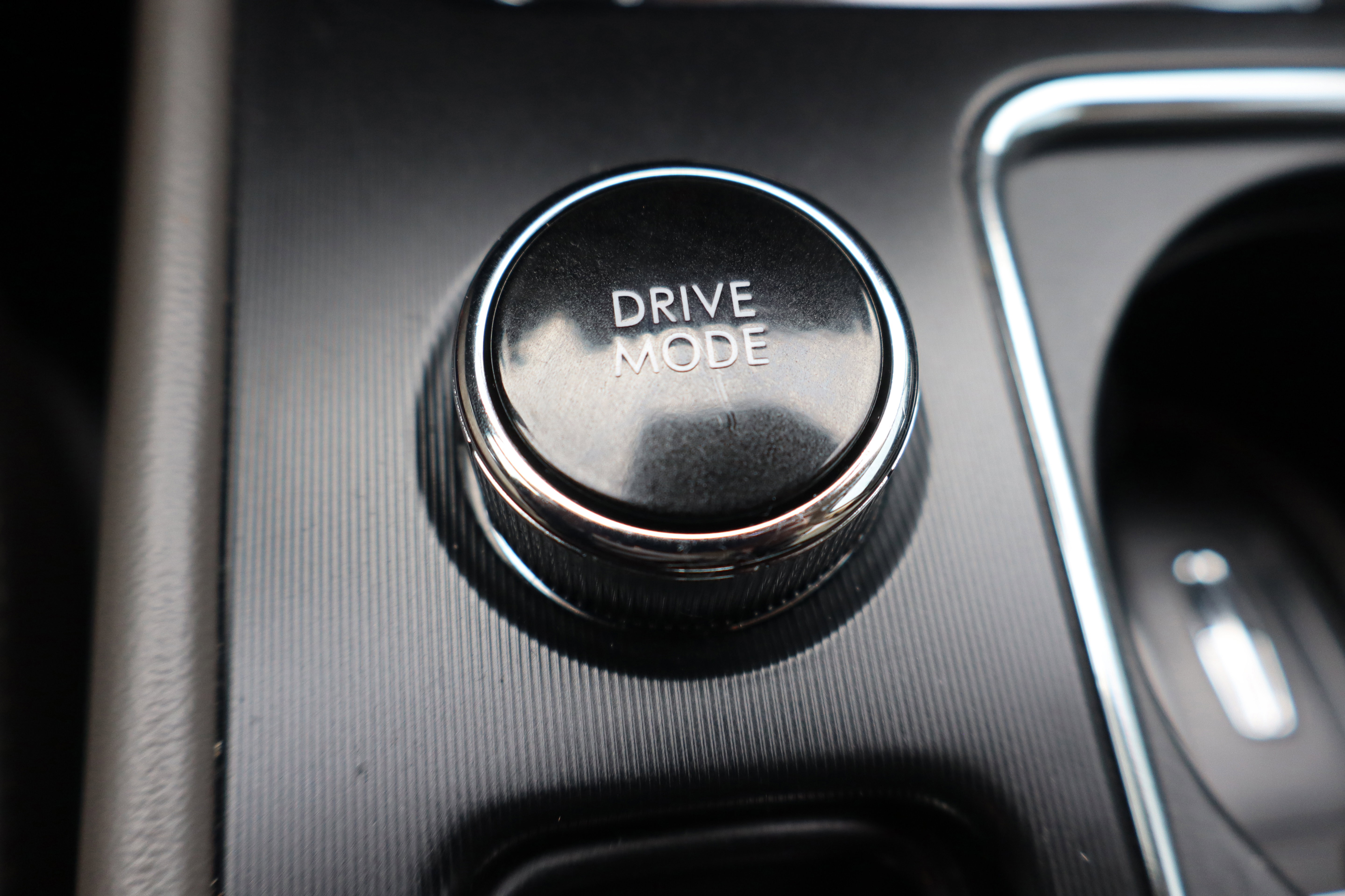 Used 2024 Lincoln Corsair Premiere w/ Rear Removable Package Tray image 26