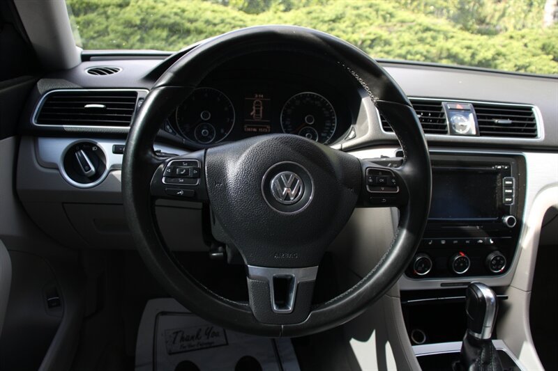 Used 2013 Volkswagen Passat 2.5 SE FWD image 18
