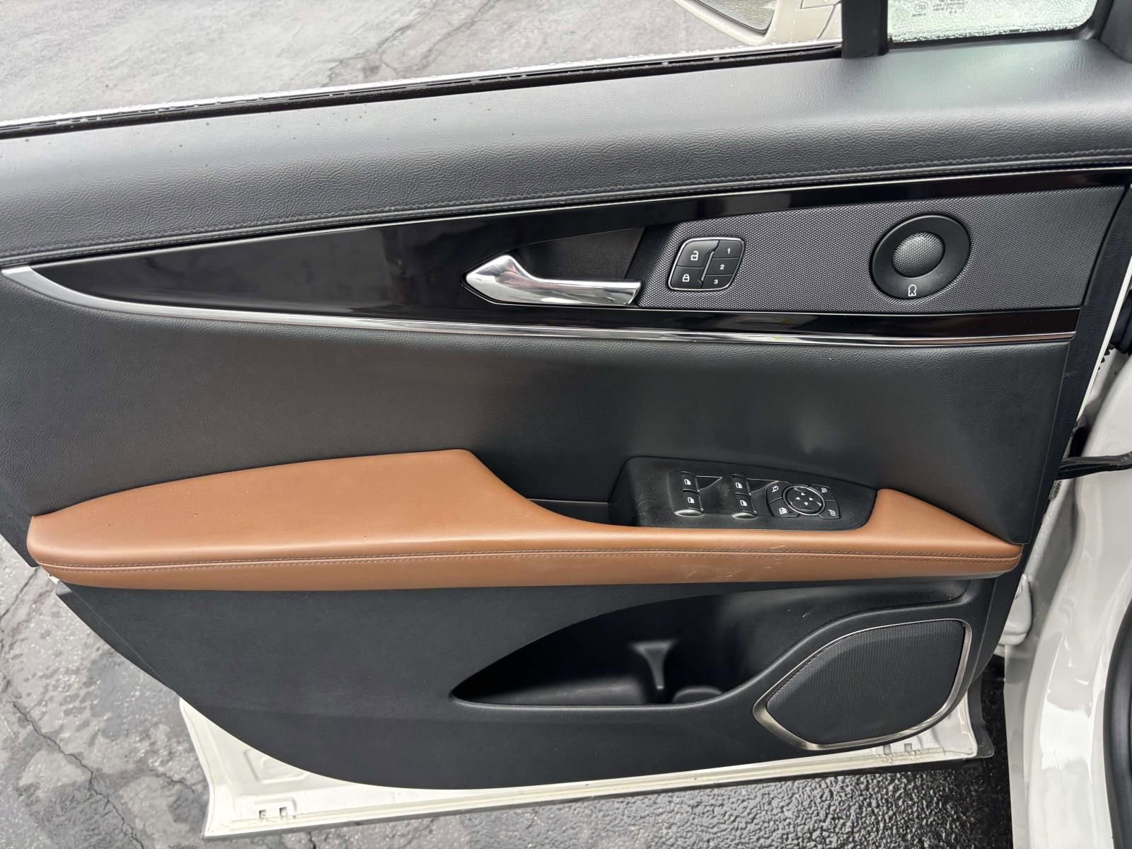 Used 2021 Lincoln Nautilus Reserve image 13