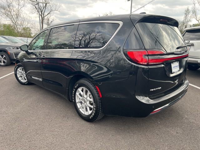Used 2024 Chrysler Pacifica Touring-L FWD image 34