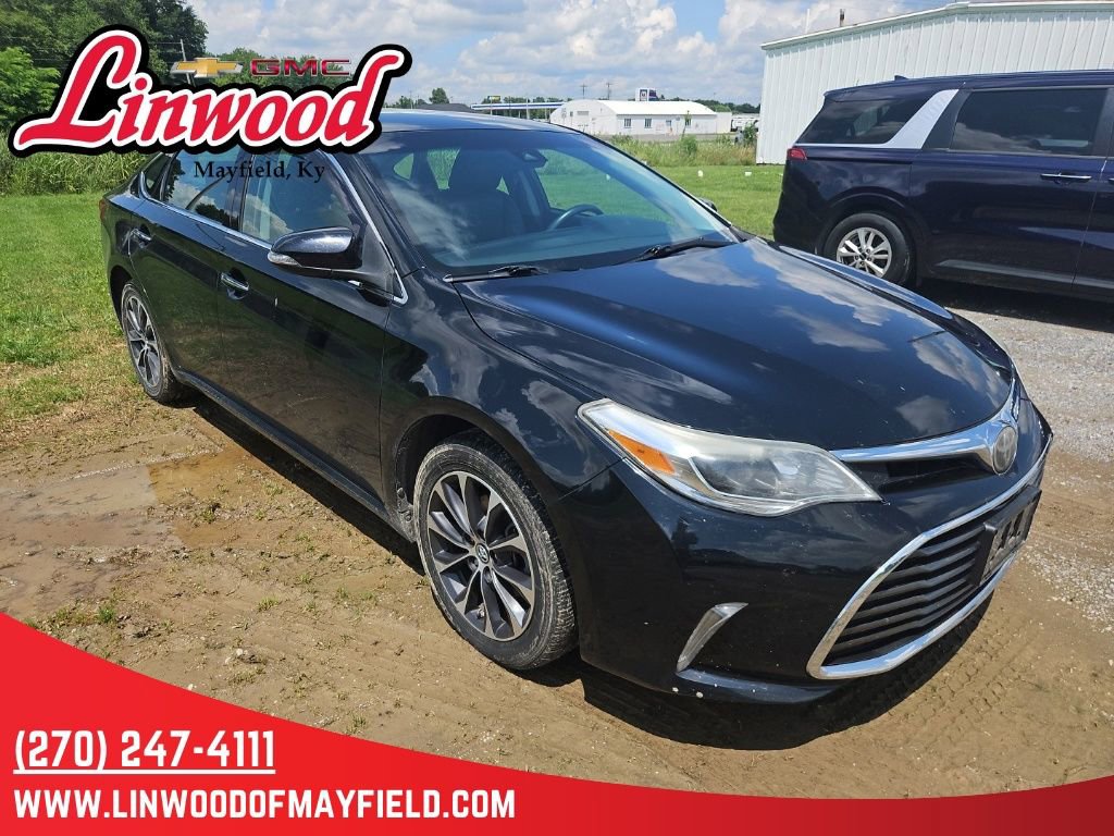Used 2018 Toyota Avalon XLE FWD image 2