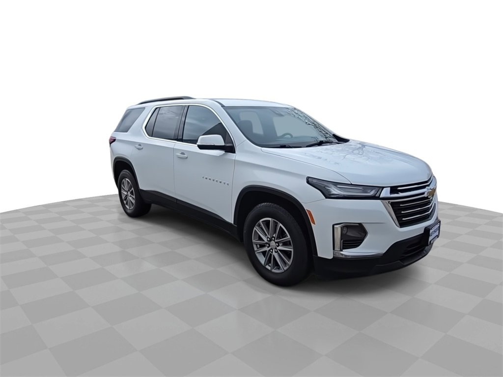 Used 2023 Chevrolet Traverse LT image 2