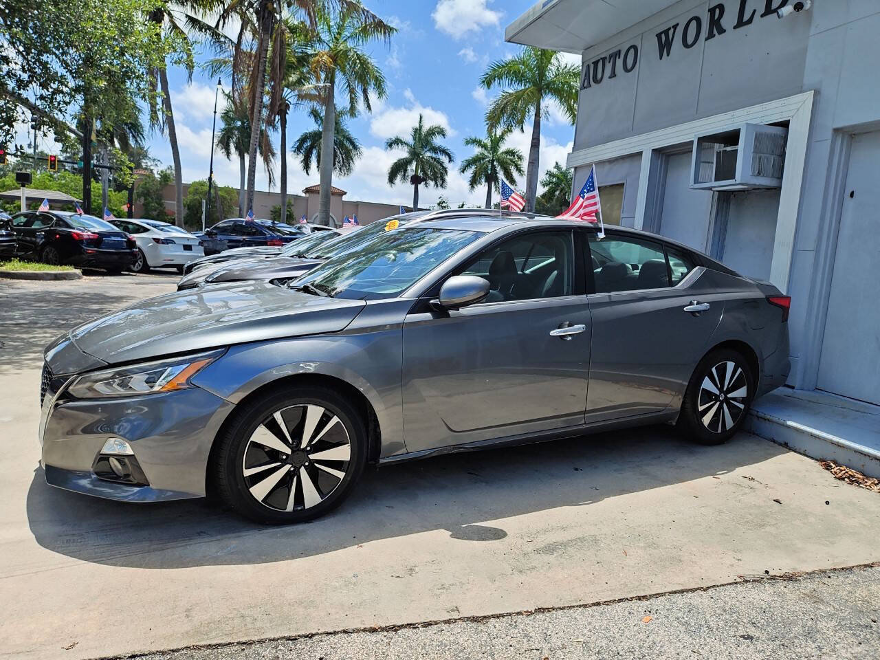 Used 2019 Nissan Altima 2.5 SL FWD image 2