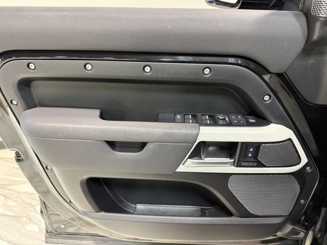 Used 2022 Land Rover Defender 110 X-Dynamic SE AWD/4WD image 7
