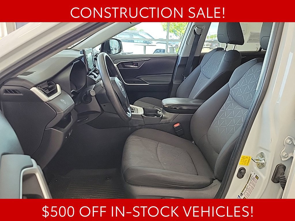 Used 2021 Toyota RAV4 XLE AWD/4WD image 8