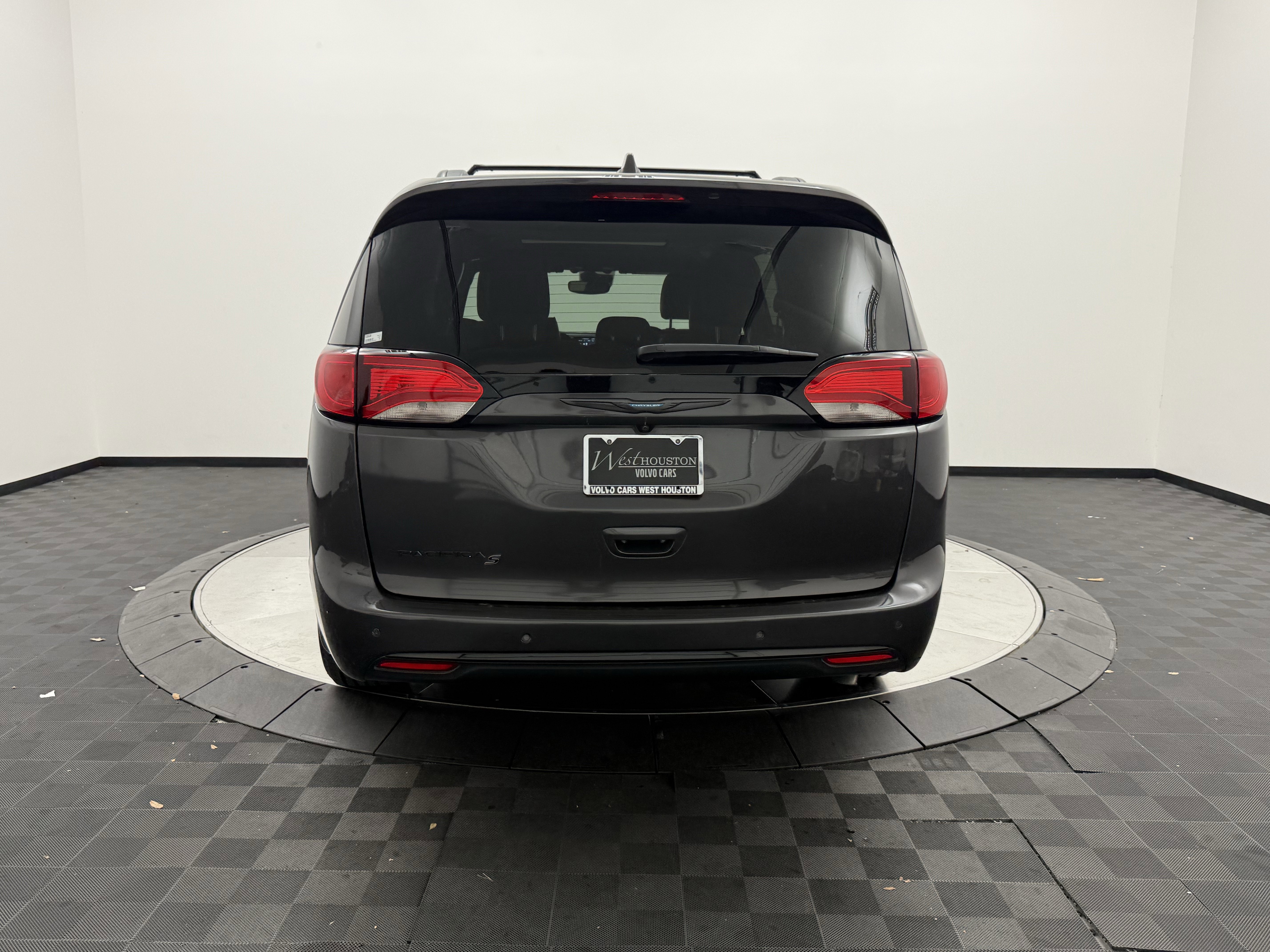 Used 2020 Chrysler Pacifica Limited w/ Advanced Safetytec Group FWD image 6