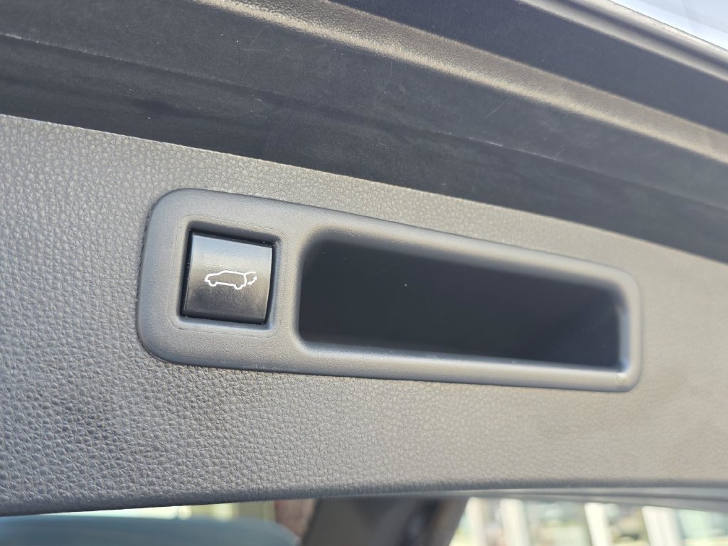Used 2022 Toyota Highlander XLE FWD image 15