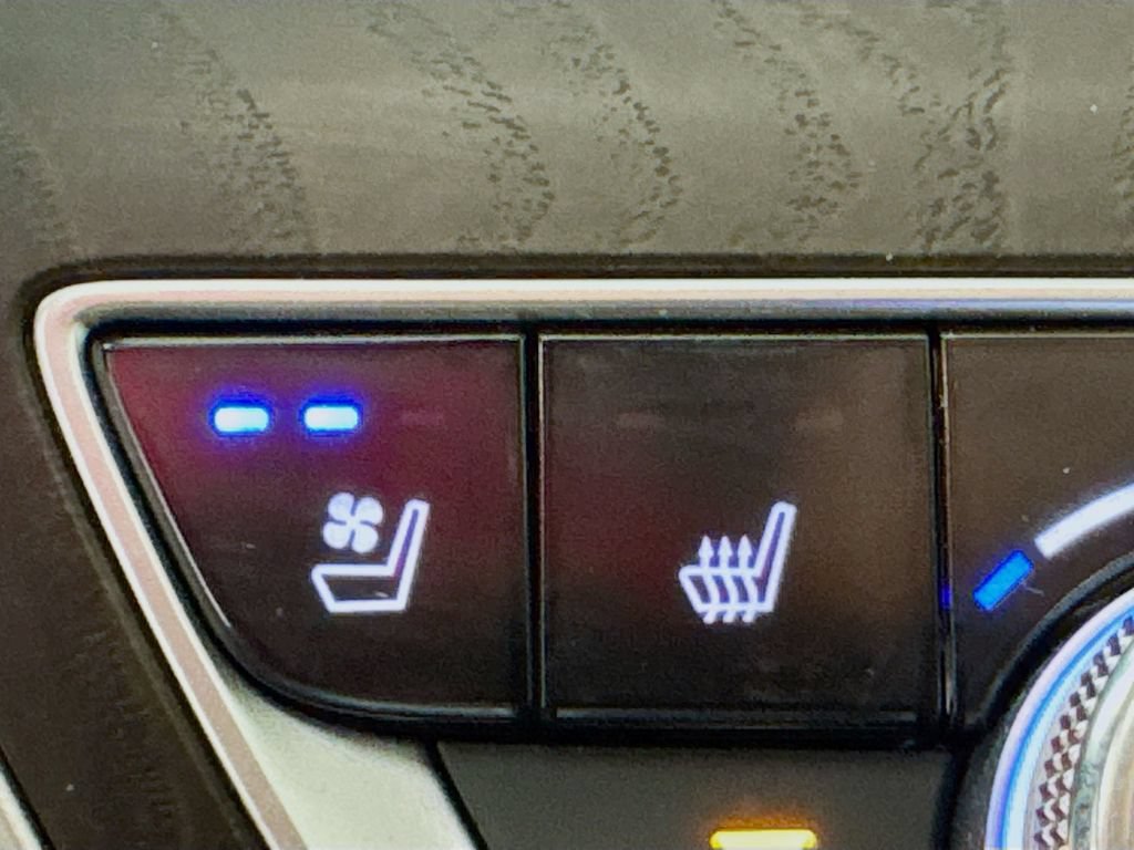 Used 2018 Honda Accord Touring image 24