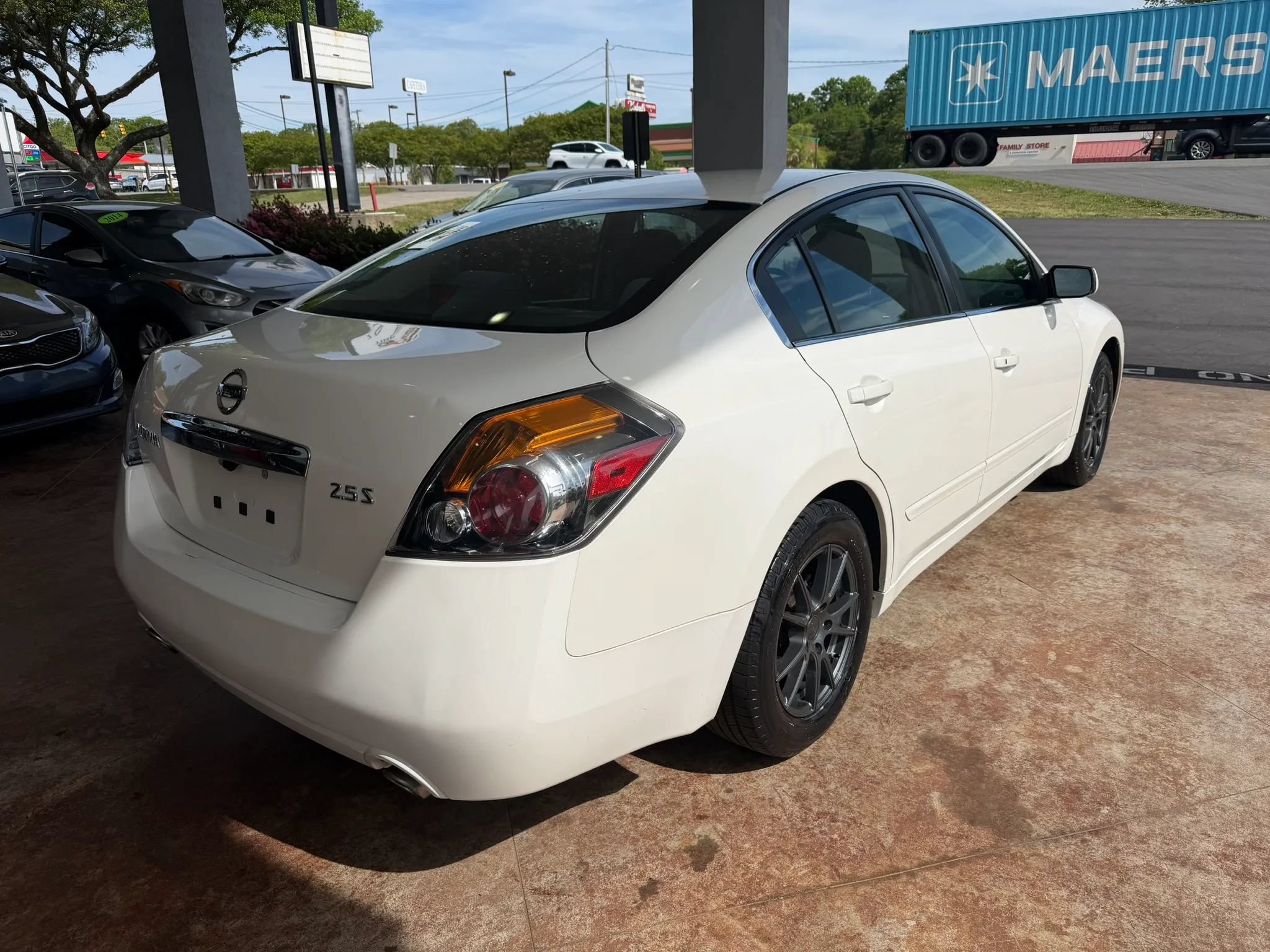 Used 2010 Nissan Altima 2.5 S FWD image 6