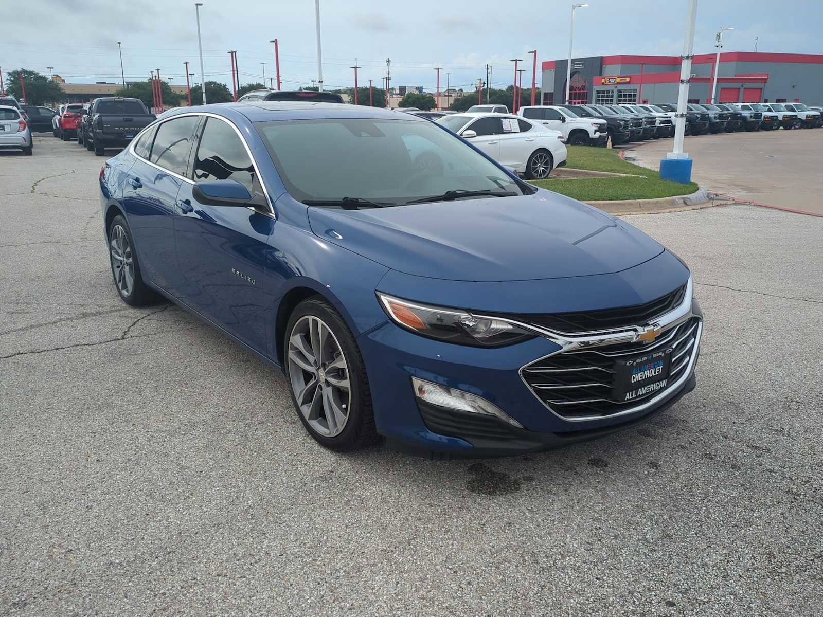 Used 2023 Chevrolet Malibu LT FWD image 2