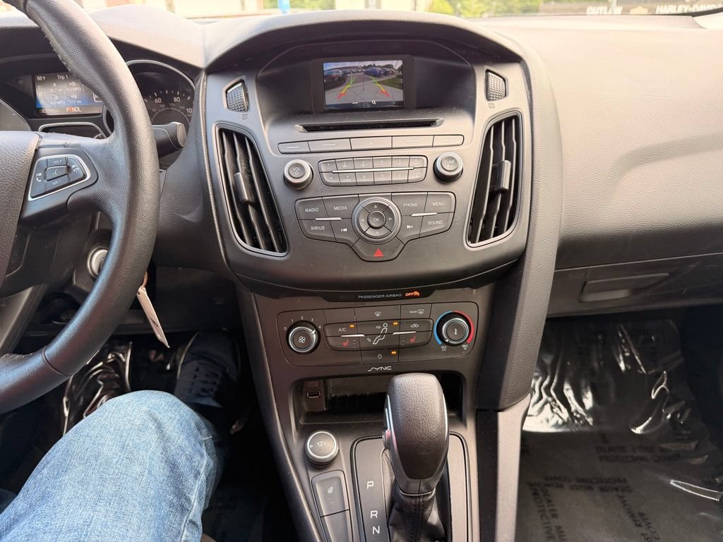 Used 2017 Ford Focus SE w/ Cold Weather Package FWD image 18