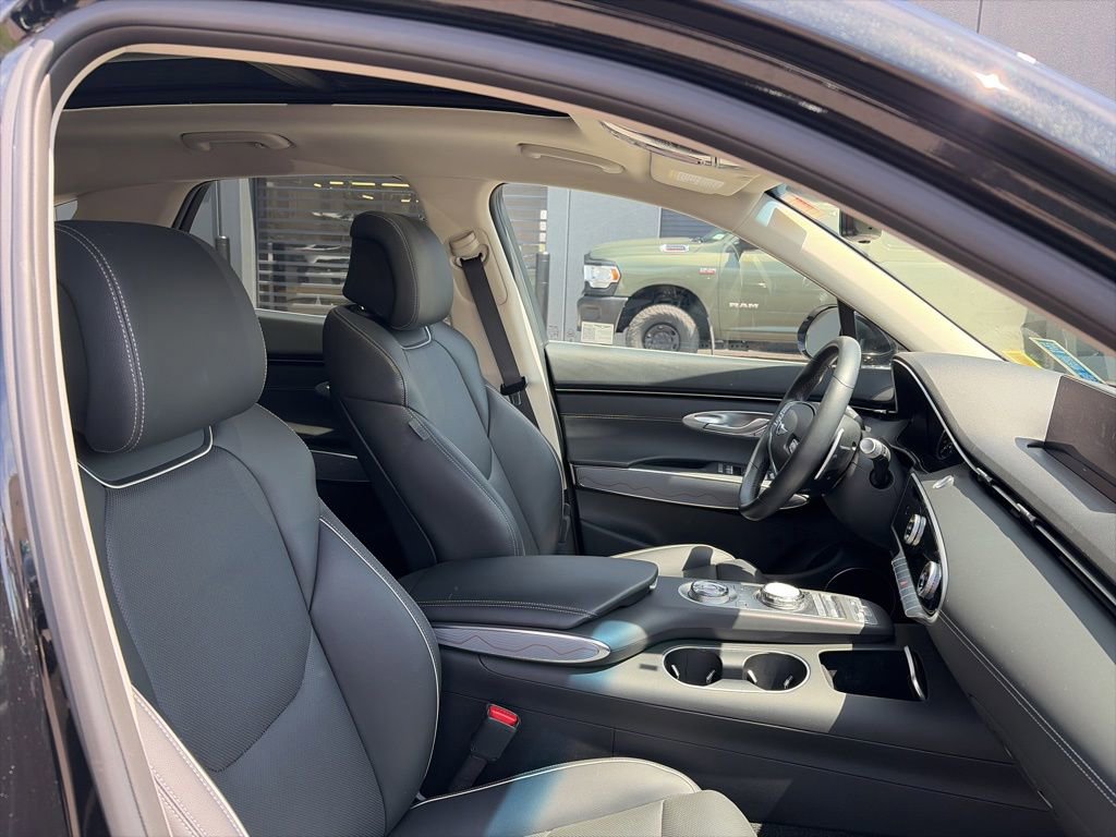 Used 2025 Genesis GV70 2.5T w/ Advanced Package AWD/4WD image 9
