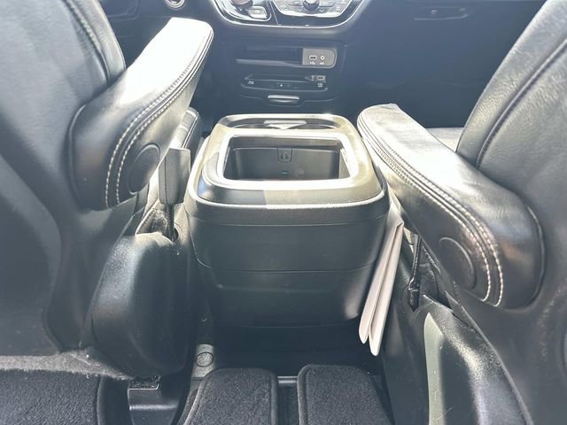 Used 2019 Chrysler Pacifica Touring-L Plus w/ S Appearance Package FWD image 14