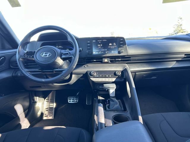 Used 2025 Hyundai Elantra Sport image 16