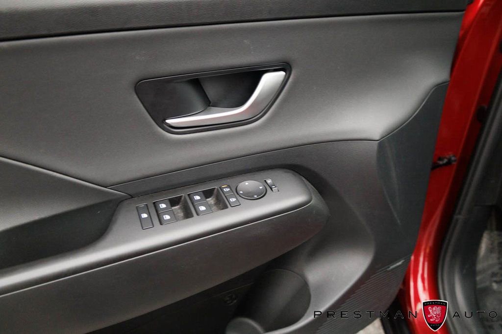 Used 2025 Hyundai Kona Limited AWD/4WD image 25