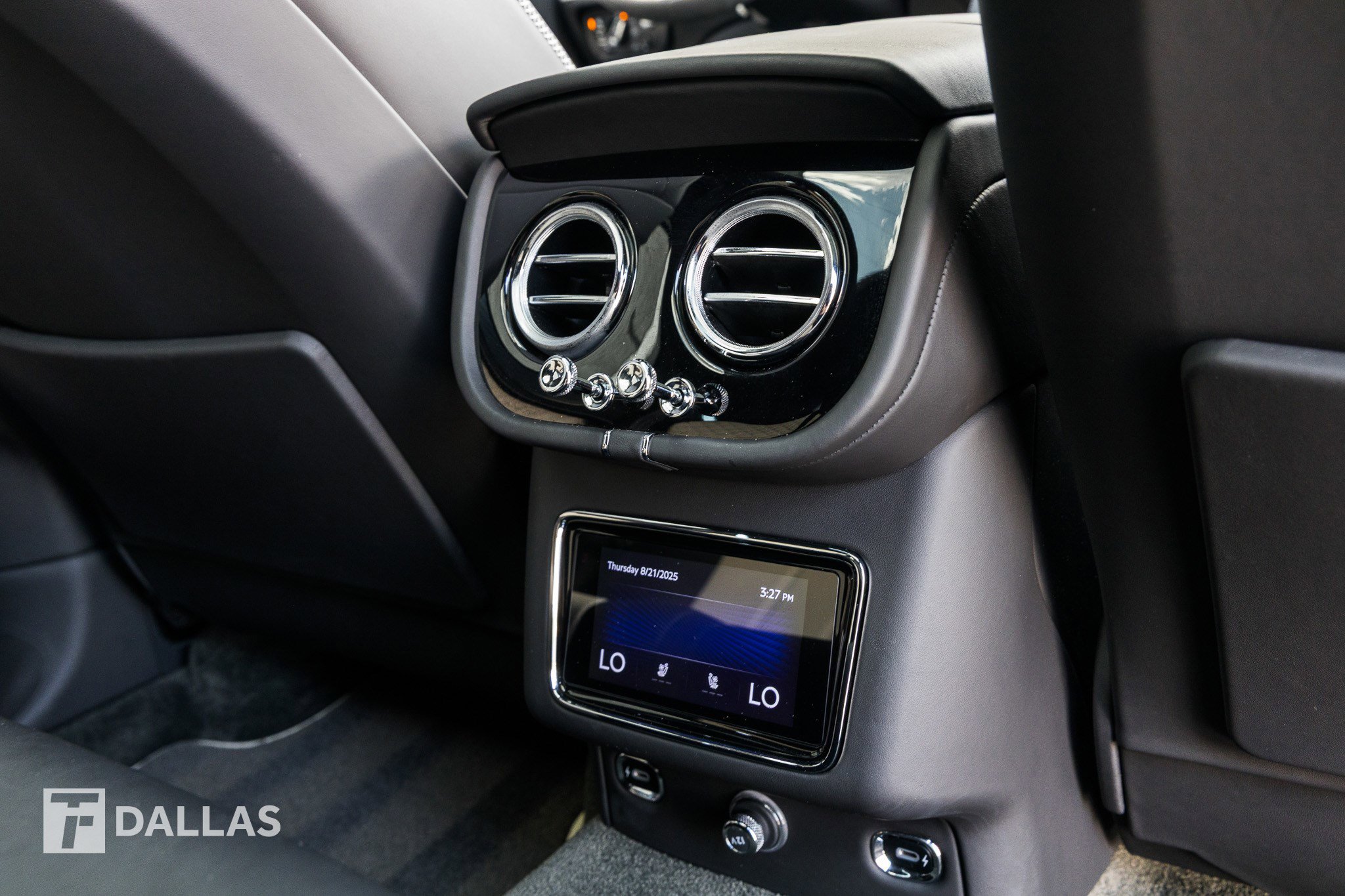 Used 2023 Bentley Bentayga image 37