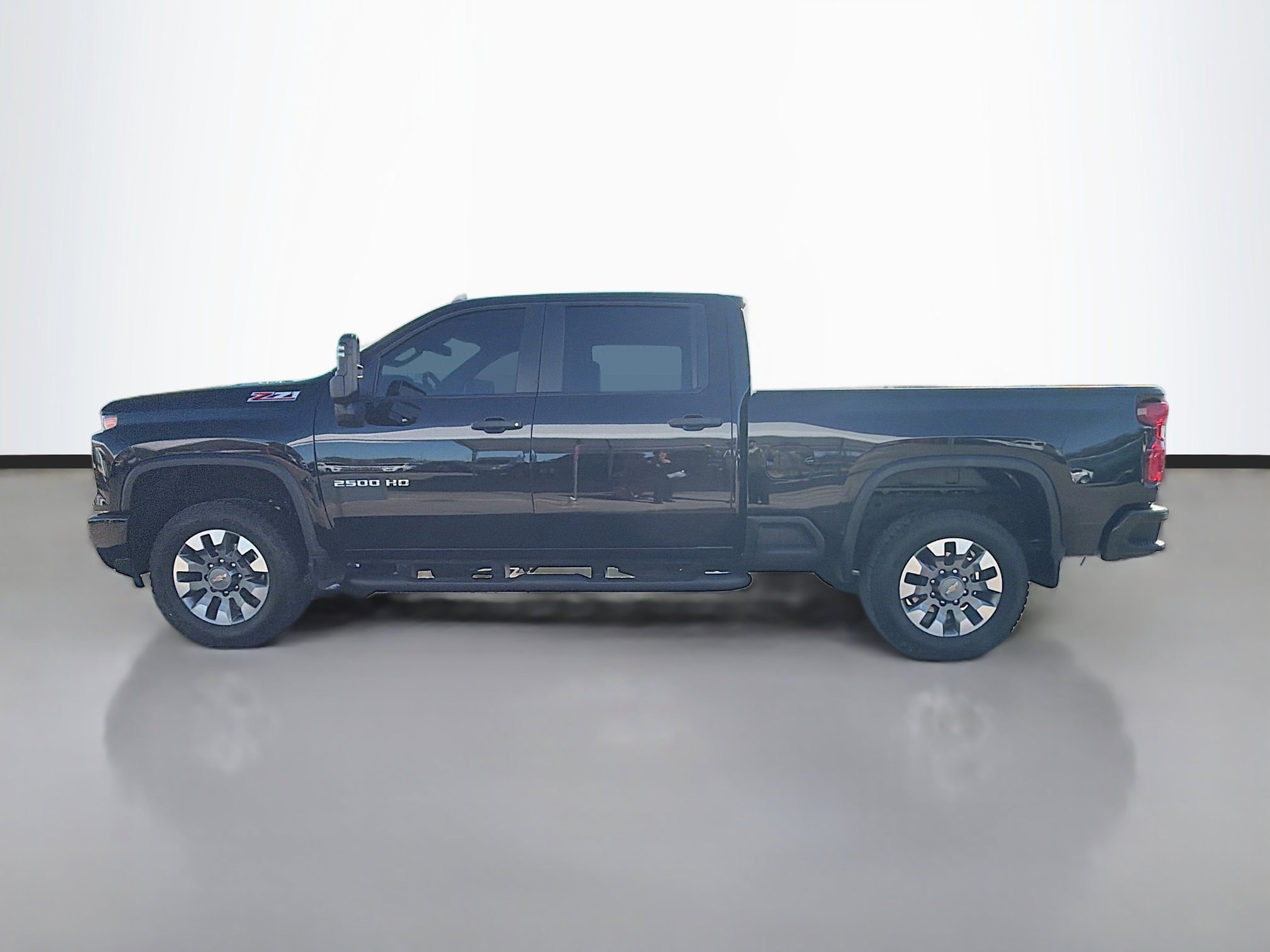 Used 2025 Chevrolet Silverado 2500 Custom w/ Custom Value Package image 6