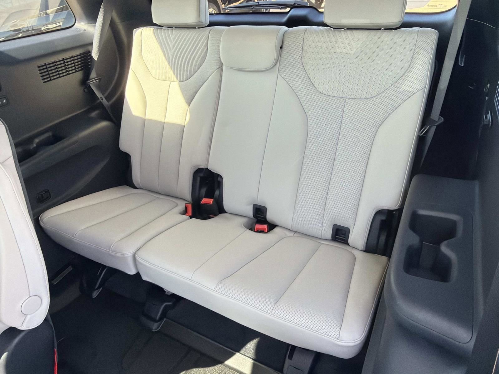 Used 2025 Hyundai Palisade Calligraphy FWD image 15