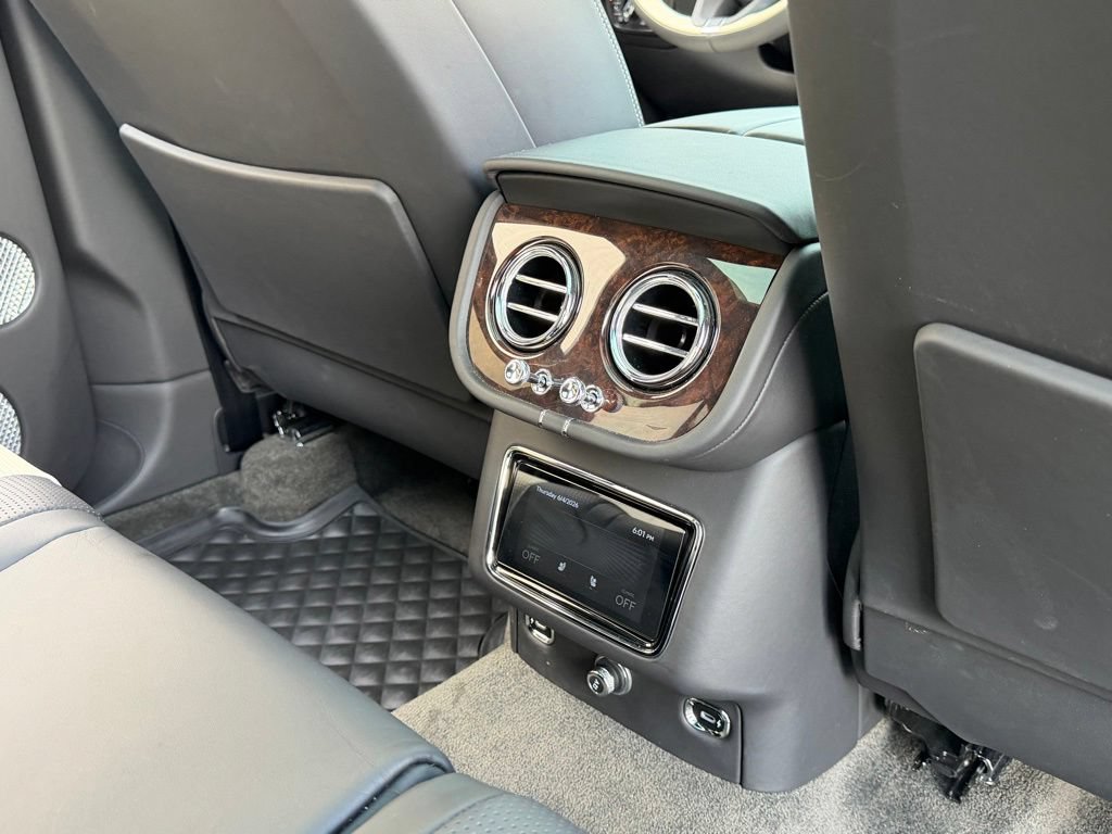 Used 2023 Bentley Bentayga AWD/4WD image 13