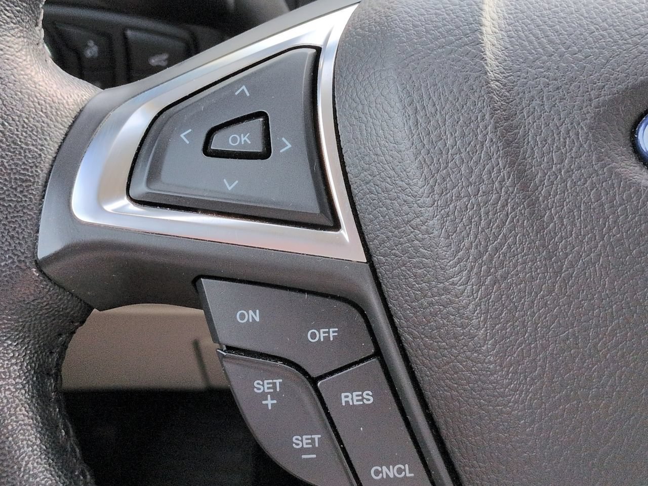 Used 2023 Ford Edge Titanium AWD/4WD image 24