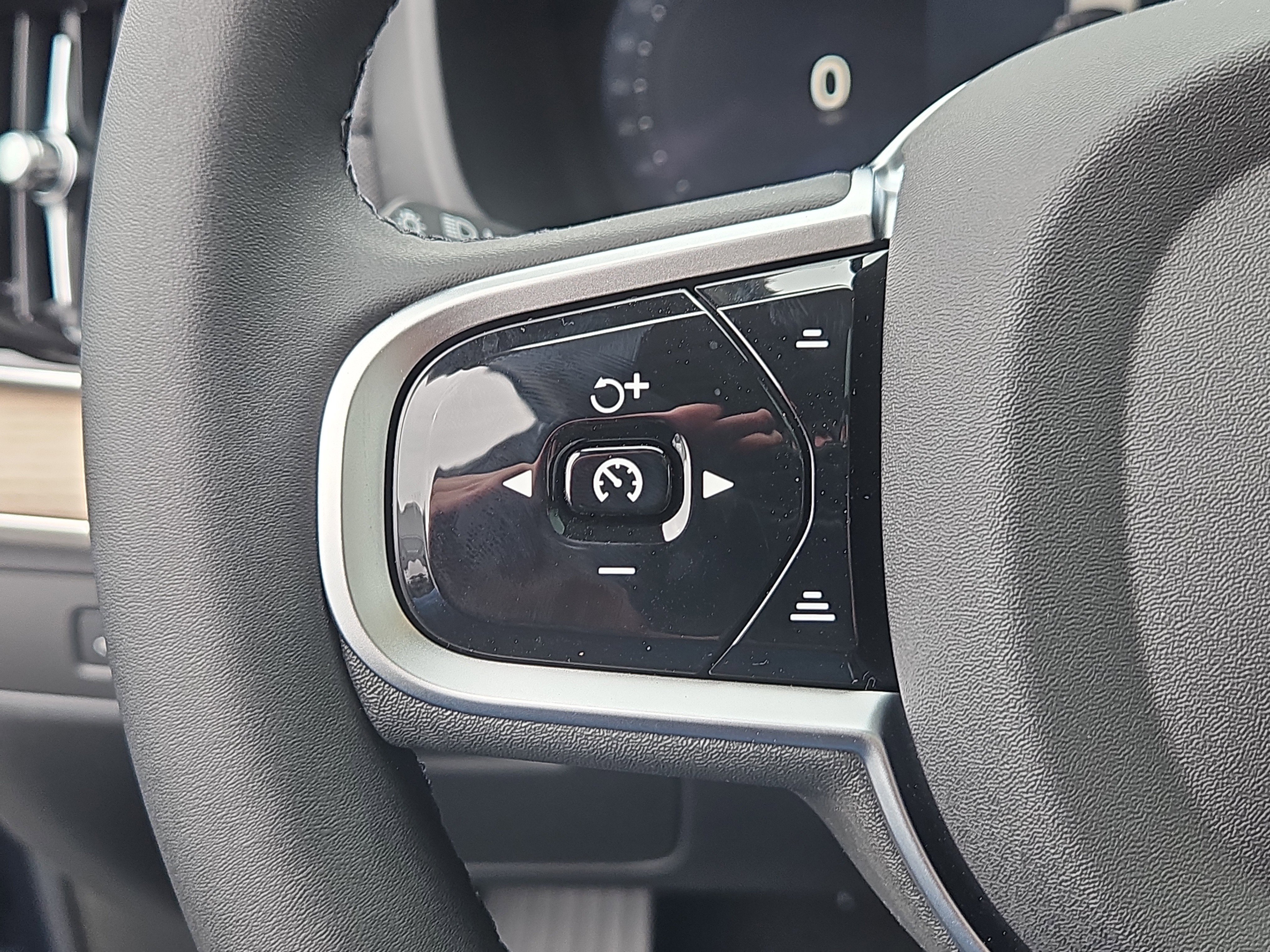 New 2026 Volvo XC90 B5 Plus w/ Protection Package Premier image 15