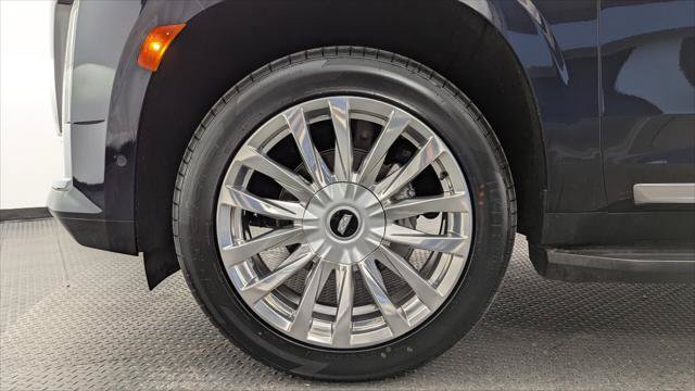 Used 2022 Cadillac Escalade ESV Premium Luxury AWD/4WD image 32