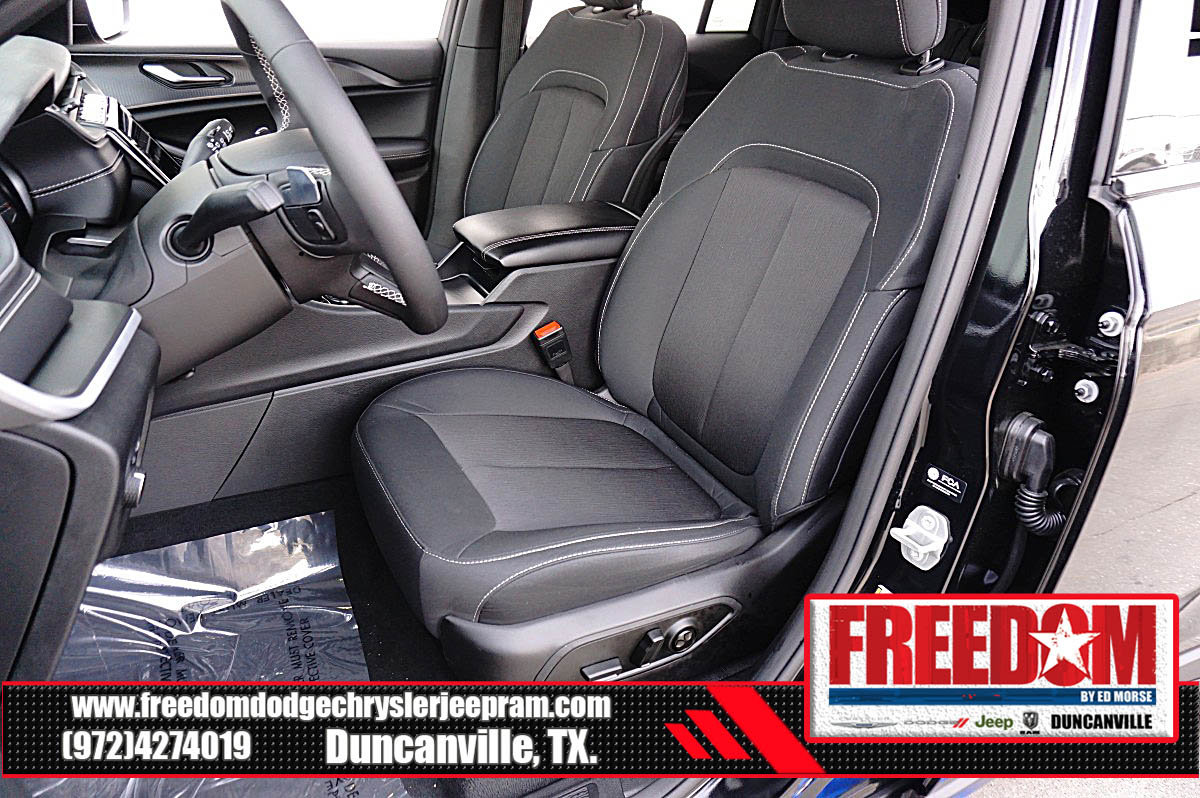 Certified 2025 Jeep Grand Cherokee Laredo image 13