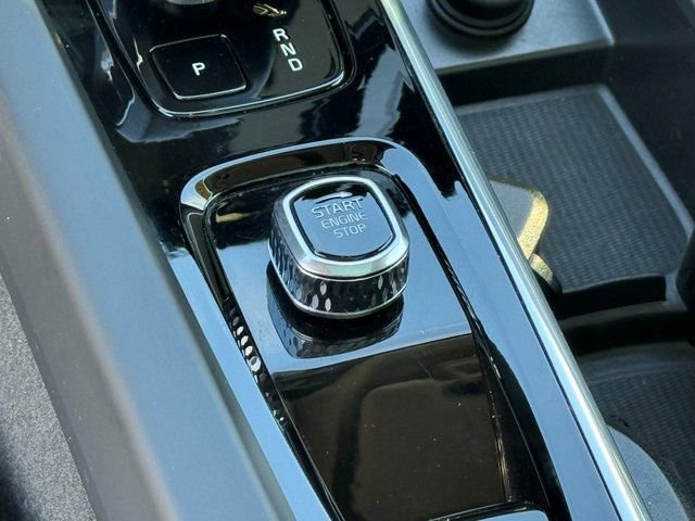 Used 2025 Volvo XC60 B5 Plus image 26