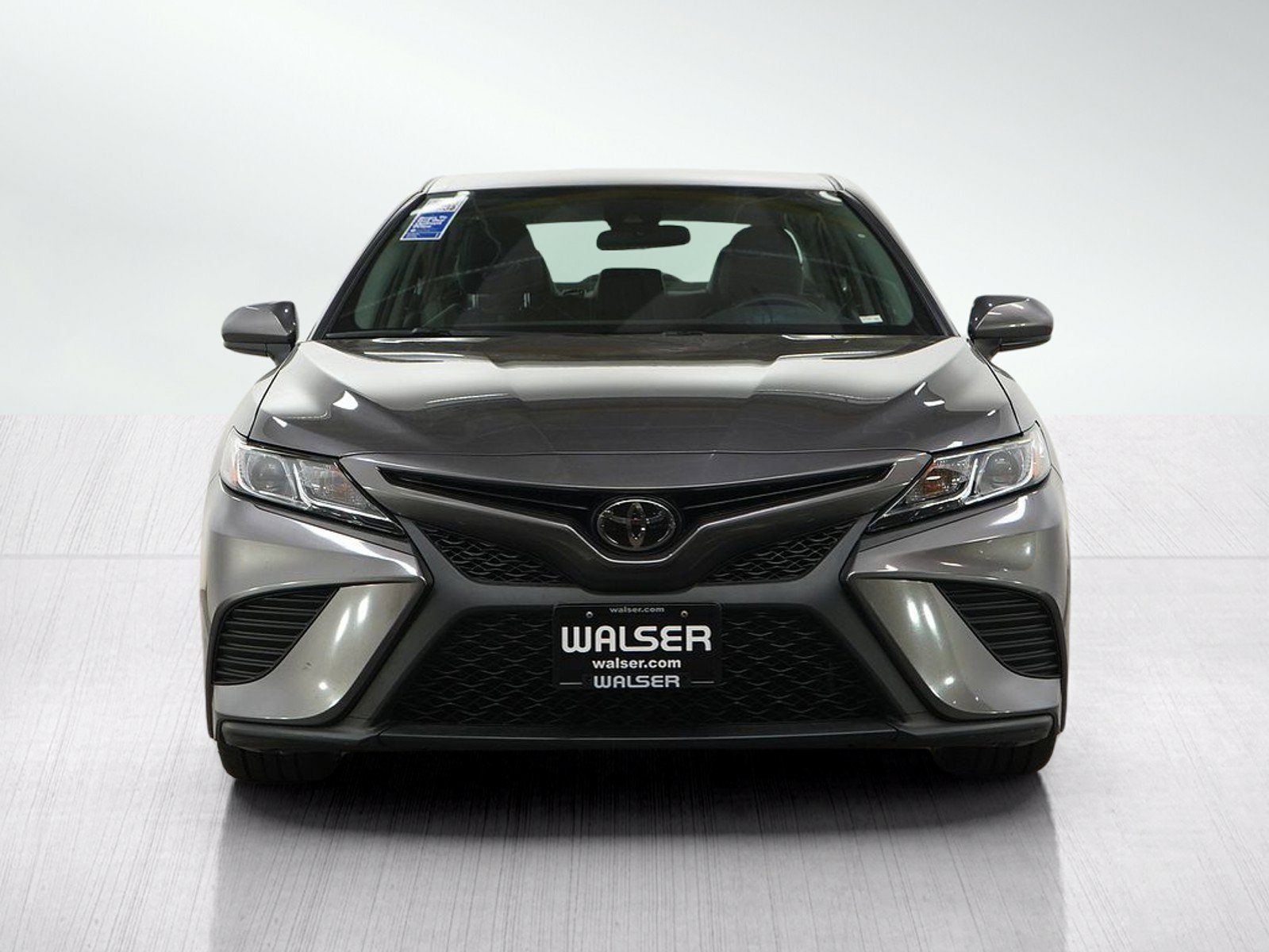 Used 2019 Toyota Camry SE FWD image 2