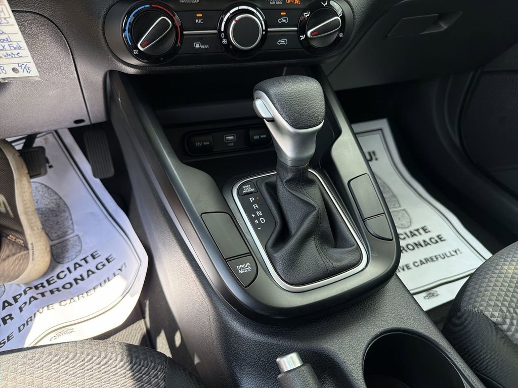 Used 2025 Kia Soul LX w/ LX Technology Package FWD image 25