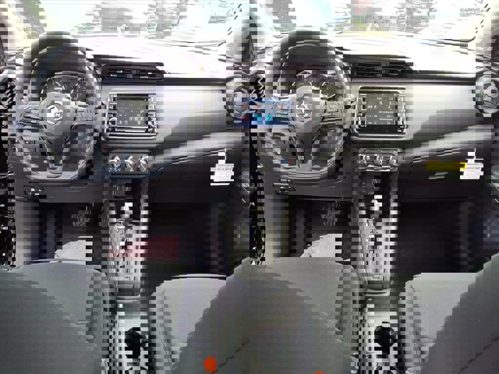 New 2025 Nissan Kicks Play S image 7
