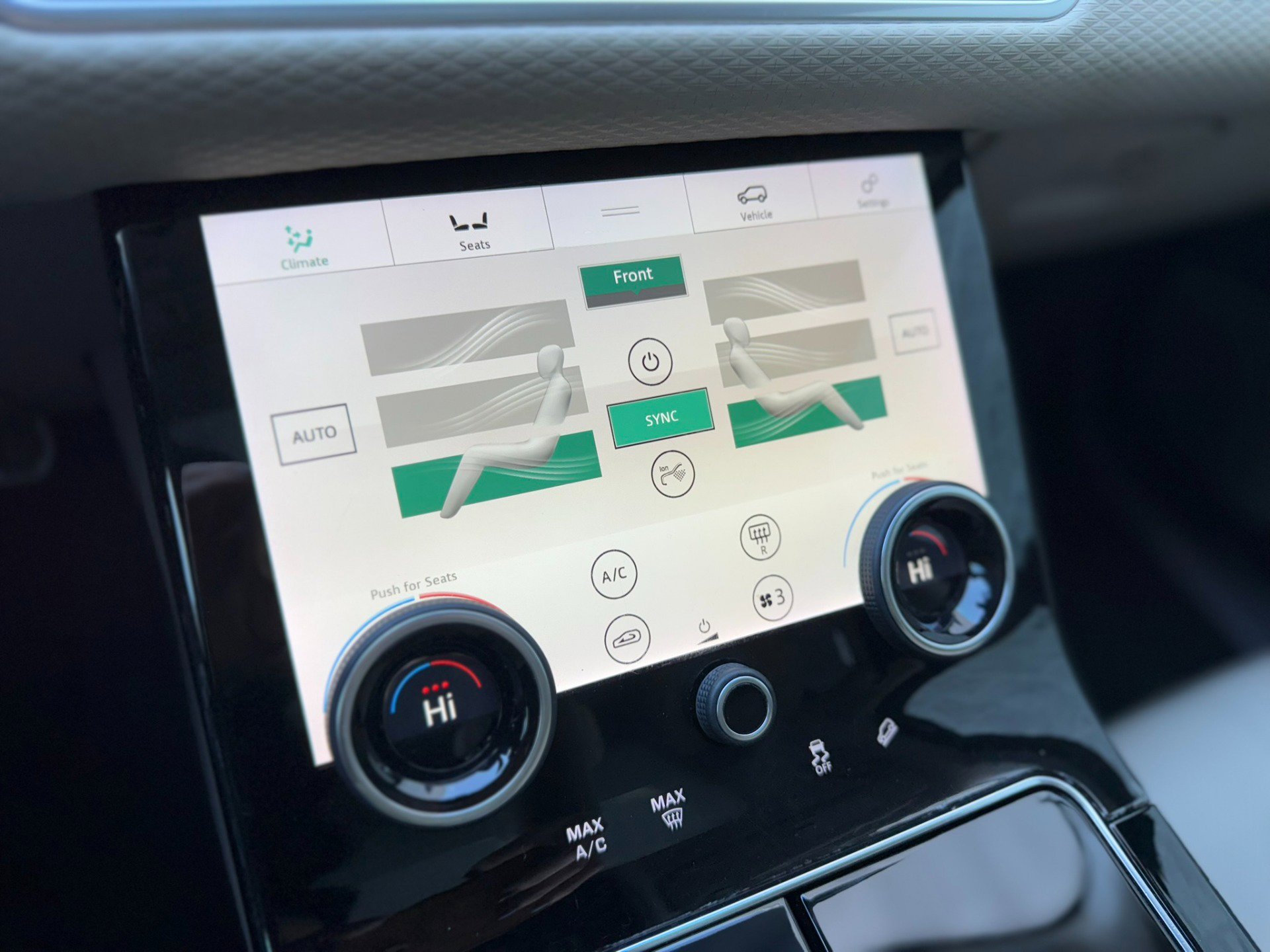 Used 2018 Land Rover Range Rover Velar R-Dynamic SE image 20