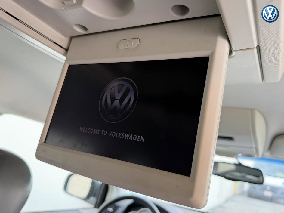 Used 2010 Volkswagen Routan SE FWD image 25