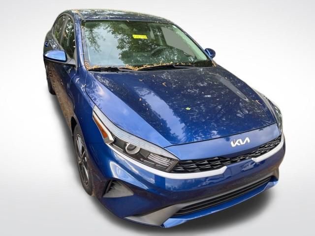Used 2022 Kia Forte LXS image 3