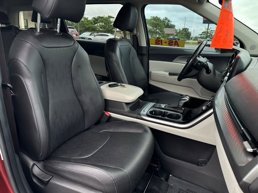 Used 2022 Kia Carnival LX FWD image 19