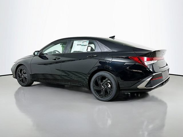 Used 2026 Hyundai Elantra Sport FWD image 4
