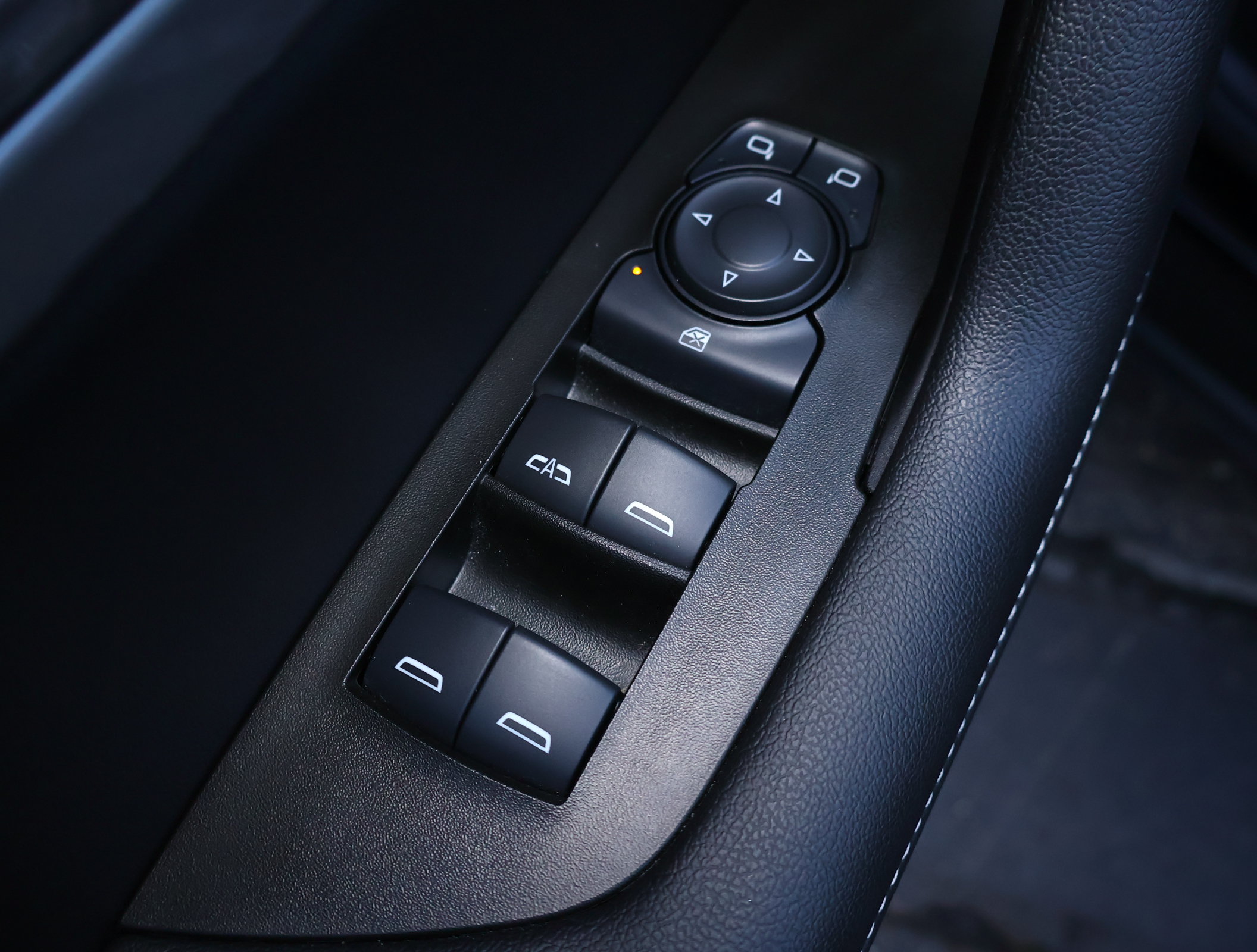 Used 2024 Chevrolet Blazer LT w/ Convenience Package FWD image 8
