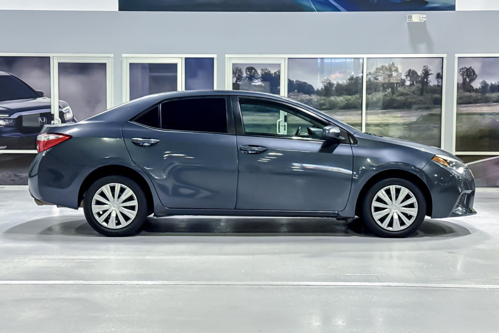 Used 2015 Toyota Corolla LE FWD image 8